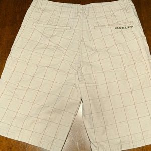 Oakley golf shorts 32